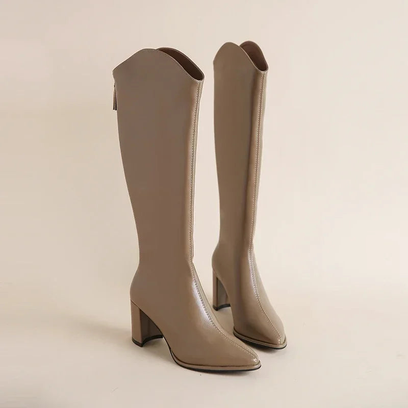 Hilda - Botas de salto Grosso e Elegância para o Inverno