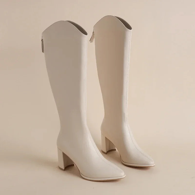 Hilda - Botas de salto Grosso e Elegância para o Inverno