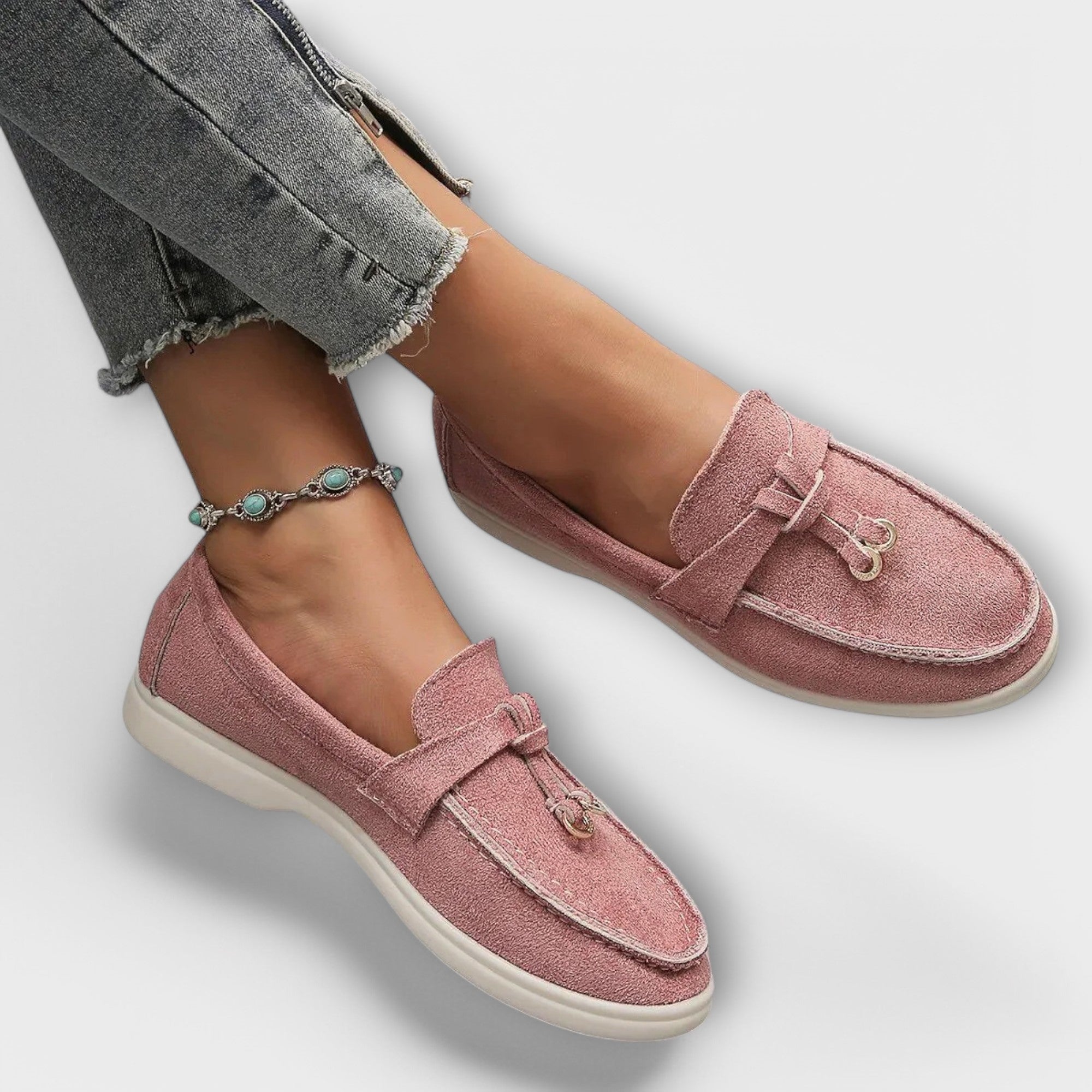Mocassins Femininos Beiges com Cordão Decorativo
